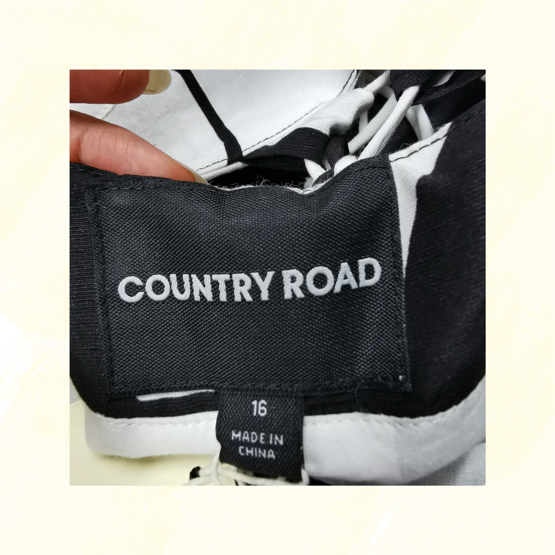 Country Road Dress - Size 16 - Back and White