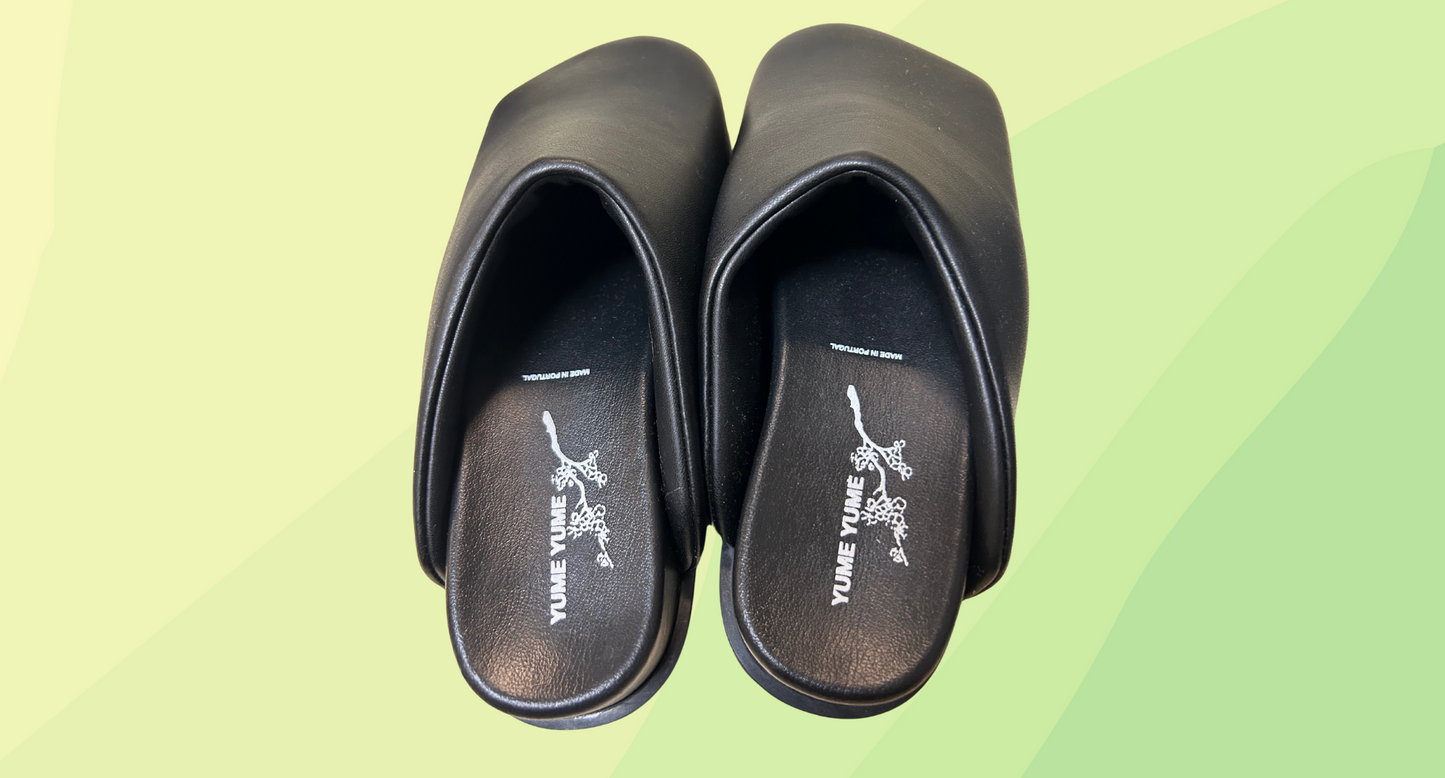 Yume Yume Truck Slides - Size 36 - Black