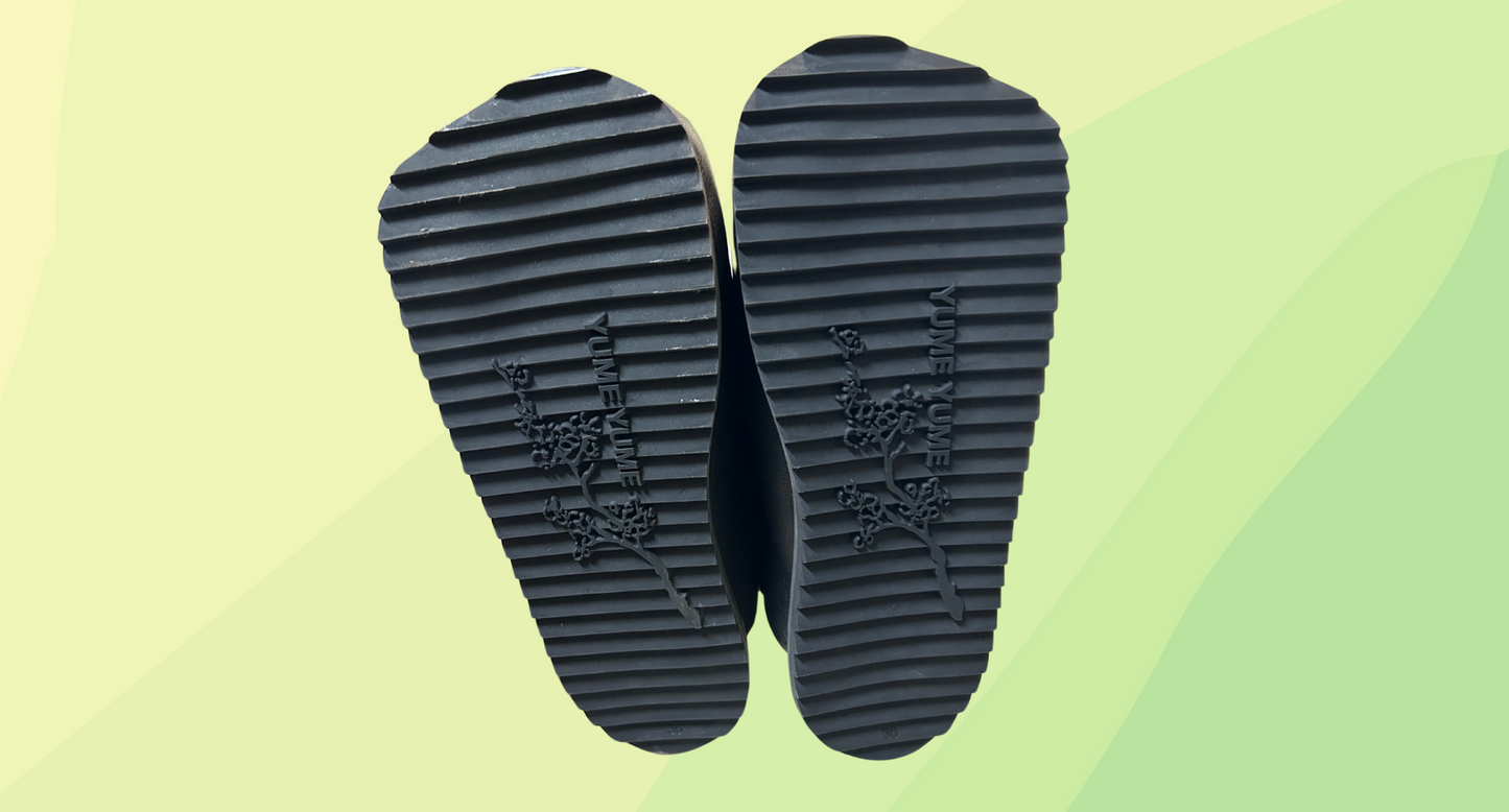 Yume Yume Truck Slides - Size 36 - Black