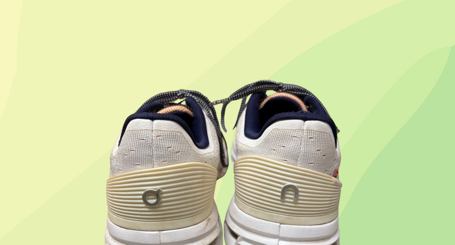 On Cloudstratus Women's Running Shoes - Size US 8 - White/Tan