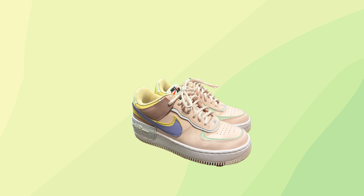 Nike Shadow Sneaker - US 7 - Soft Pink