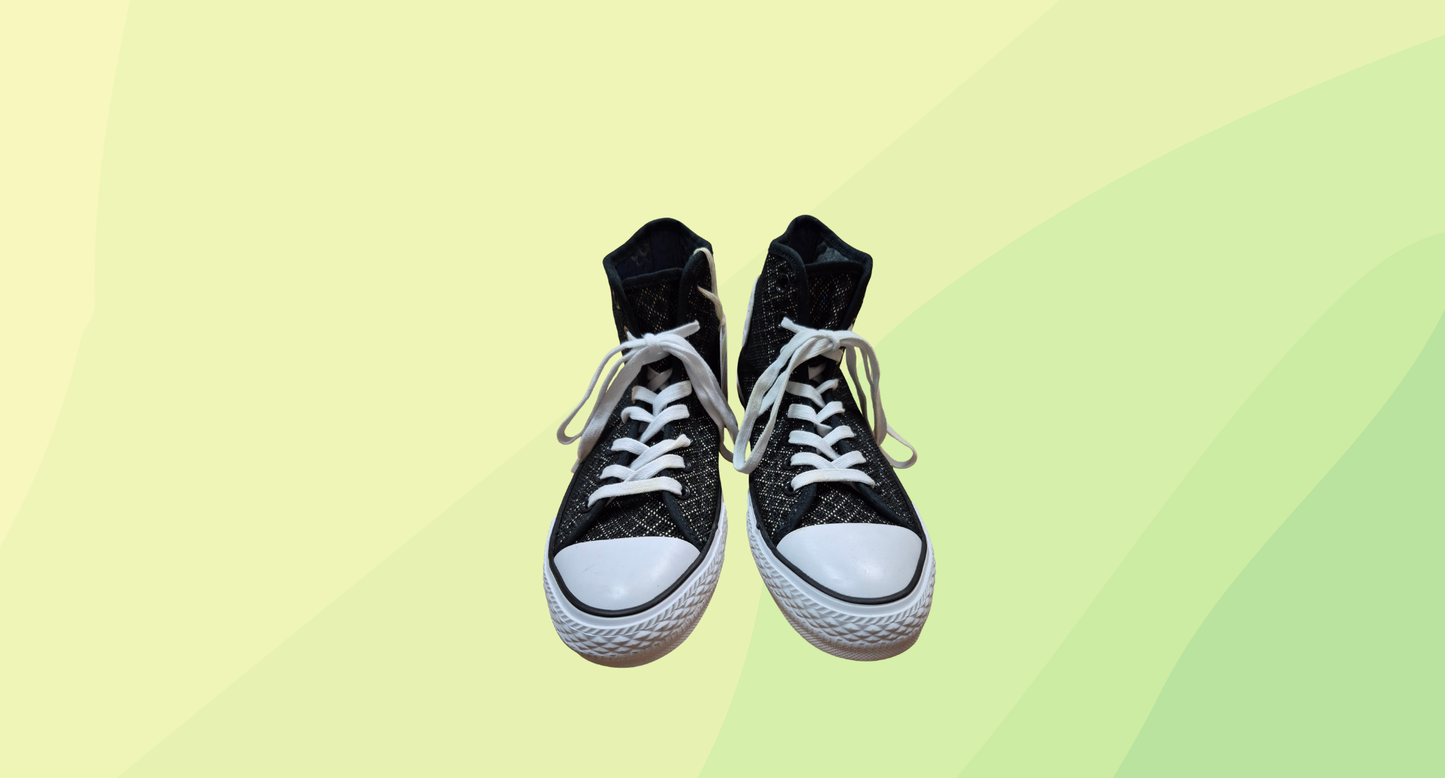 Converse Chuck Taylor High Tops - Size M7 - Black
