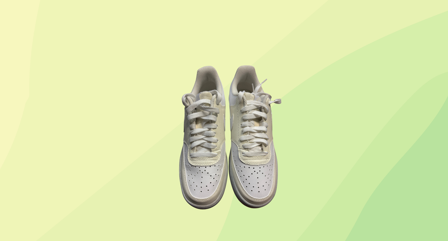 Nike Sneakers - US 8 - White