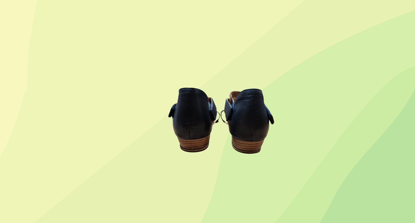 Django & Juliette Jinnit Leather Sandals - Size 39 - Black/Tan